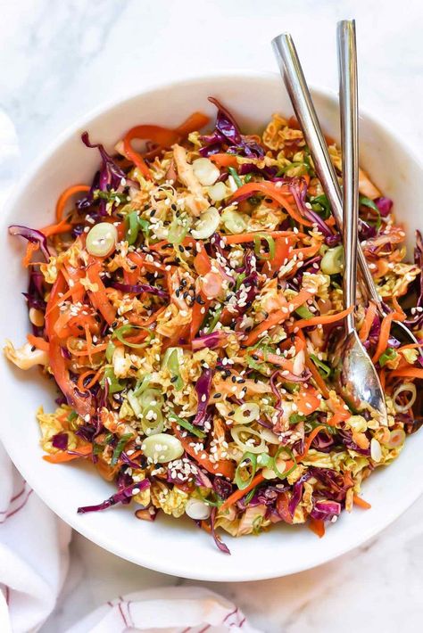 Spicy Slaw, Asian Slaw Recipe, Korean Food Recipes, Easy Cabbage Recipes, Cabbage Side Dish, Koreansk Mat, Korean Side Dishes, Resep Salad, Slaw Recipe