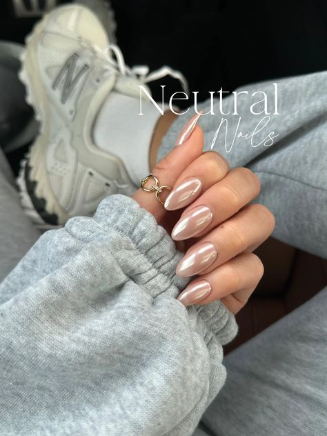 Best 23+ tan chrome nails you must try this year Tan Chrome Nails, Chrome Nail Colors, Champagne Nails, Tan Nails, White Chrome Nails, Bridesmaids Nails, Chrome Nail Art, Milky Nails, Chrome Nails Designs