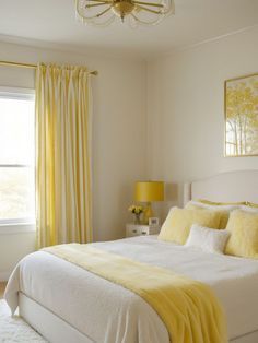 Pastel Yellow Bedroom Ideas, Pastel Yellow Bedroom, Gold Curtains Bedroom, Yellow Curtains Bedroom, Yellow Bedroom Aesthetic, Bedroom Aesthetic Vintage, Yellow Room Decor, Bedroom Aesthetic Cozy, Yellow Bedroom Ideas