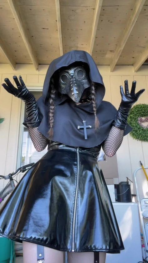 Doctor Halloween, Plague Doctor Costume, Doctor Who Costumes, Doctor Outfit, Holloween Costume, Nurse Costume, Halloween Costumes Friends, Black Leather Skirts, Best Cosplay