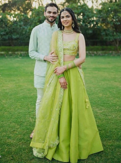 Dark Green Bridal Fantasy - Green Bridal lehenga Light Green Bridal Lehenga, Poses For Roka Ceremony, Simple Roka Outfits, Roka Ceremony Photoshoot, Simple Roka Ceremony Outfits For Bride, Roka Ceremony Poses, Simple Engagement Lehenga For Bride, Light Green Lengha, Roka Outfits For Bride Simple