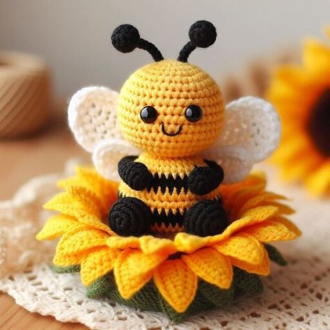 Cute Bees, Crochet Bird Patterns, Amigurumi Minta, Knitted Toys Free Patterns, Crochet Doll Tutorial, Embroidery Tips, Crochet Baby Dress Pattern, Crochet Bee, Crochet Animals Free Patterns