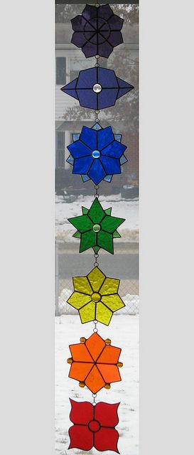 Chakra Chain Chakra Stained Glass Pattern, Cd Wall Art, Chakra Art, Spiritual Business, Stained Glass Decor, Stained Glass Suncatchers, Stained Glass Flowers, Stained Glass Crafts, Rainbow Glass