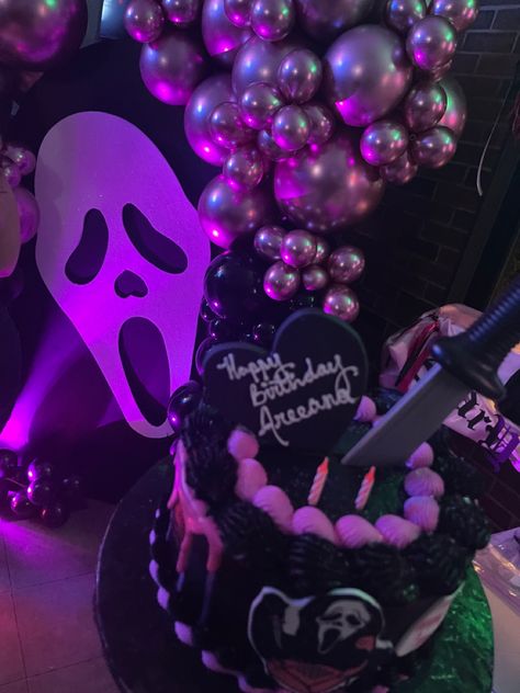 Horror Movie Bday Party, Pink Ghostface Birthday, Ghost Face Party Decorations, Scream Sweet 16, Scream Bday Cake, Ghost Face Themed Party, Scream Movie Birthday Party Pink, Scream Birthday Cake Girl, Ghost Face Birthday Party Ideas