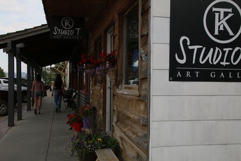 Weekend getaway idea: Visit downtown Saratoga, Wyoming for delicious drinks & dining along with local boutique shopping. #saratoga #wyoming #smalltown #shoplocal Saratoga Wyoming, Hot Pools, Delicious Drinks, Local Boutique, Magical Places, Weekend Getaway, Hot Springs, Weekend Getaways, Art Studios