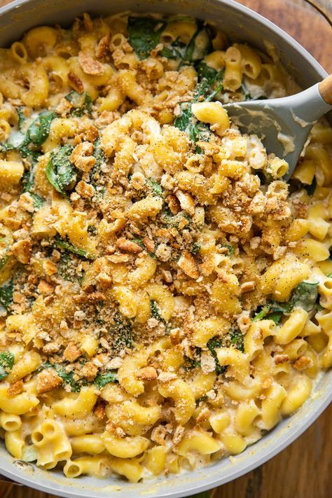 This creamy, delicious, and easy-to-make Spinach Ricotta Mac & Cheese is completely life changing! Made with wholesome spinach, creamy ricotta, shredded cheddar and mozzarella, and large elbows, this is a pasta recipe that the entire family will love. Put this mac & cheese recipe together in 30 minutes or less for an easy, comforting, next-level dinner! Healthy Fall Dinners, Quick Healthy Dinner Ideas, Jar Of Lemons, Whole Wheat Crackers, Classic Mac And Cheese, Fall Dinners, Healthy Dinner Ideas, Quick Healthy Dinner, Spinach Ricotta