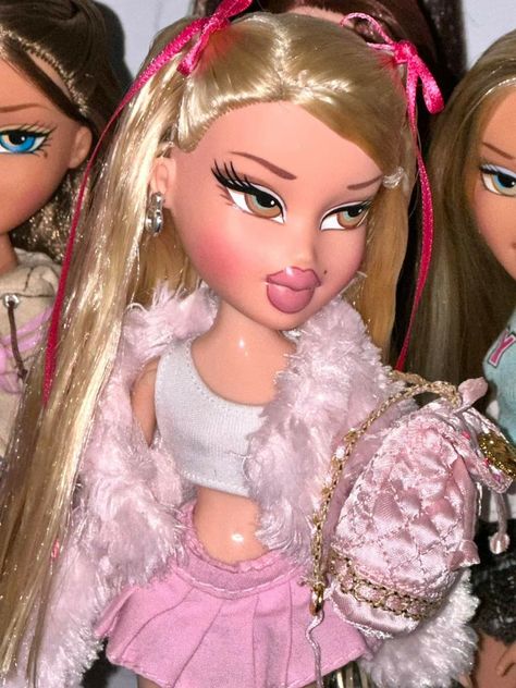 Pink Hair Bratz Doll, Bratz Doll Pink Hair, Pink Brats Outfit, Bratz Club Outfit, Plastic Surgery Aesthetic Art, Bratz Pink Outfit, Pink Bratz Doll, Bratz Doll Halloween, Blonde Bratz Doll