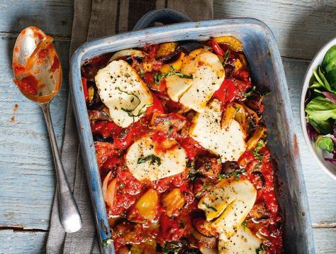 Ratatouille and halloumi bake | Healthy recipes | SBS Food 800 Calorie Meals, The Fast 800, 800 Calorie Diet, Healthy Cakes, Fast 800, Resep Smoothie, Fast Diet, Summer Diet, Sbs Food