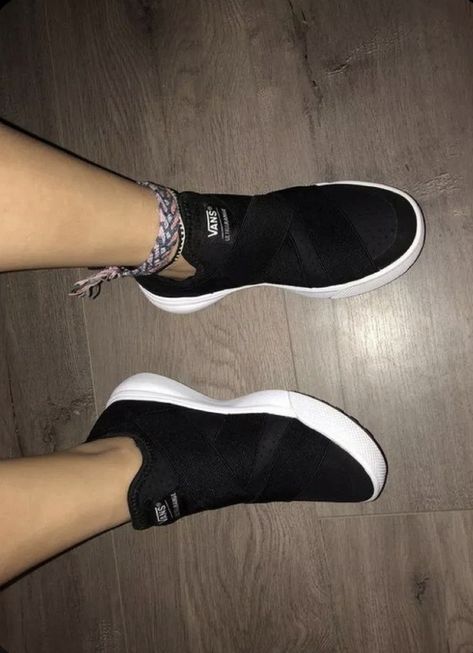 Nike Wear, Vans Ultrarange, Cute Shoes Heels, Sneakers Fashion Outfits, Adidas Shoes Women, Hype Shoes, On Sneakers, Sneakers Outfit, Womens Shoes Wedges