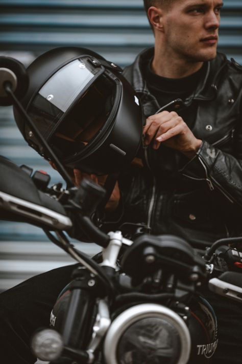 Biker Photoshoot Men, Motorcycle Photography Male, Motorcycle Photo Shoot, Classic Helmet, Motorbike Photos, Biker Photos, Biker Photography, Moto Custom, Motorcycle Events