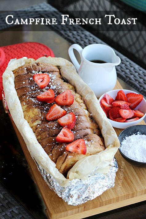 Campfire French Toast, Camping Treats, Best Camping Meals, Camping Snacks, Camping Sites, Campfire Food, Campfire Cooking, Camping Recipes, Oreo Dessert