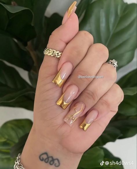 Chrome Ideas Nails, Birthday Nails Minimalist, Gold Ombre Nails Acrylic, Gold Chrome Square Nails, Gold French Tip Nail Designs, Gold Vacation Nails, Gold French Tip Nails Coffin, Gold Nail Charms, Gold Nails Acrylic Short