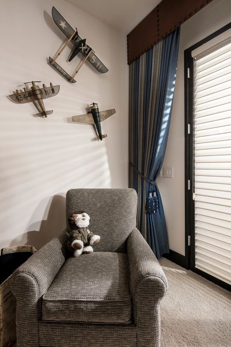 Aviation Bedroom Ideas, Airplane Room Ideas, Airplane Room For Boys, Airplane Bedroom For Boys, Vintage Airplane Bedroom, Boys Airplane Bedroom, Aviator Nursery, Aviation Bedroom, Vegas Interior Design