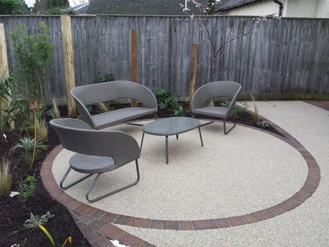 Beach House Garden, Low Maintenance Garden Design, Curved Patio, Patio Paving, Resin Driveway, Resin Patio, Outdoor Pavers, Paving Ideas, Back Garden Design