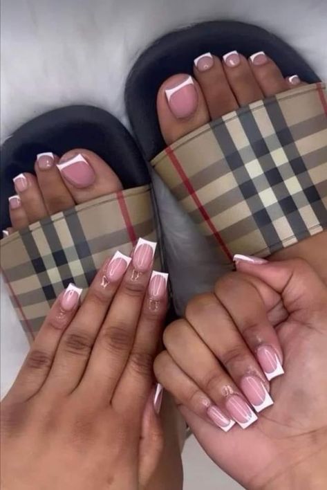 White French Tip Pink Base, White French Tip With Pink Base, Pink Base White French Tip, French Tip Nails With Pink Base, French Tip With Pink Base, Pink Base French Nails, French Tip Toes, White French Nails, French Top