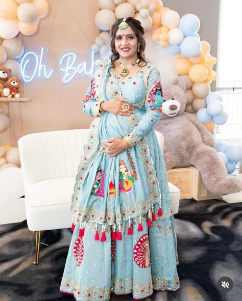 Baby Shower Dress For Mom Indian, Godh Bharai Outfit Indian, Baby Shower Clothes, Indian Baby Showers, Dresses For Pregnant Women, Lehenga Designs Simple, Shower Outfits, Baby Shower Outfit, Indian Dresses Traditional