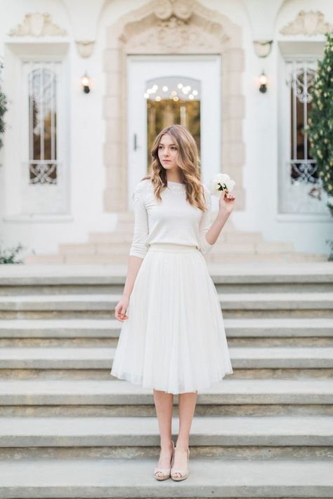 Rok Tile, Tulle Outfit, Jenny Yoo Bridal, Courthouse Wedding Dress, Winter Wedding Outfits, Simple White Dress, Winter Bridal Showers, Skirt Tulle, Cute White Dress