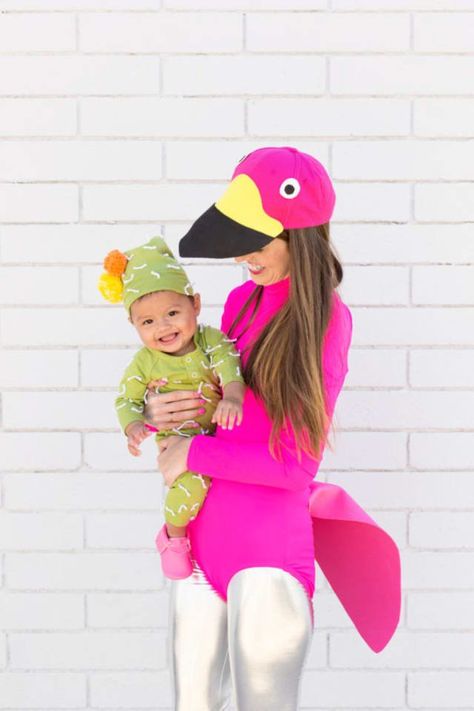 The Best DIY Halloween Costumes. Need easy halloween ideas for women, men, couples, kids, teens, babies, and toddlers? We've got you covered! Cactus Costume, Lawn Flamingos, Best Diy Halloween Costumes, Theme Carnaval, Flamingo Costume, Pink Baseball Hat, Easy Costume, Baby Kostüm, Diy Lawn