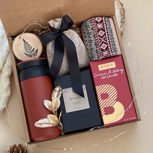 Deluxe Holiday Gift Box Christmas Gift Idea Warm Gift - Etsy UK Unisex Christmas Gifts, Hygge Gifts, Gift Box For Men, Holiday Gift Baskets, Handmade Holiday Gifts, Gift Boxes For Women, Christmas Gifts For Coworkers, Holiday Gift Box, Curated Gift Boxes