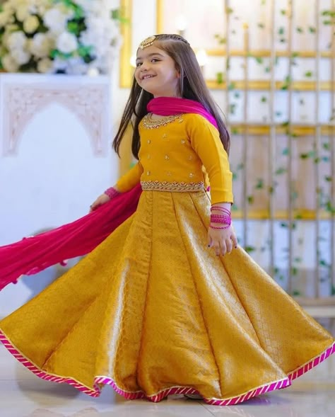 Chicken Kari Dress, Baby Girl Fancy Dress, Pakistani Kids Dresses, Baby Frock Designs, Mehandi Dress, Pure Chiffon Sarees, Simple Dress Casual, Function Dresses, Frock Designs