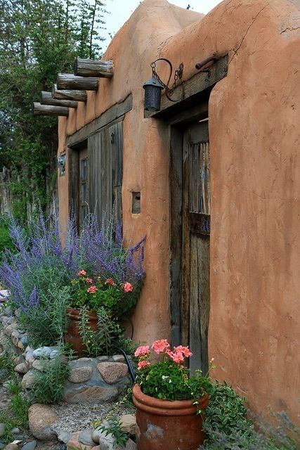 Modern Adobe House Exterior, Adobe House Exterior, Modern Adobe House, Mexican Houses, Modern Adobe, Mexican Interiors, New Mexico Style, New Mexico Homes, Mexico Trip