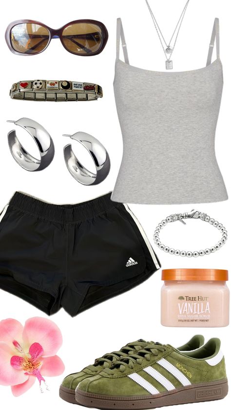 Cool Sporty Outfit Inspo🍒✨️ Sporty College Outfits, 2000s Workout Outfit, Y2k Gym Outfits, Y2k Sporty Outfits, Grey Biker Shorts Outfit, Sporty Aesthetic Outfit, Sporty Outfits Aesthetic, Comfy Sporty Outfits, Blokette Outfits