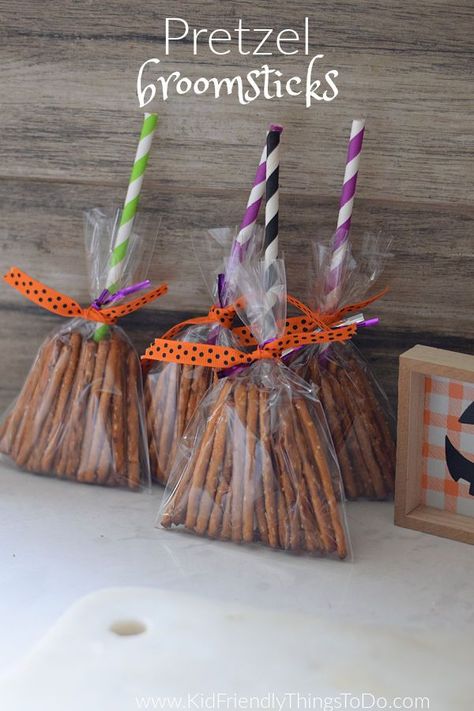 These easy-to-make Pretzel Broomstick Halloween Treats are such a fun idea for Halloween. A fun party treat and craft all in one. www.kidfriendlythingstodo.com Halloween Classroom Treats, Halloween Pretzels, Halloween Snacks For Kids, Halloween School Treats, Halloween Class Party, Halloween Party Treats, Idea For Halloween, Halloween Treats For Kids, Halloween Party Snacks