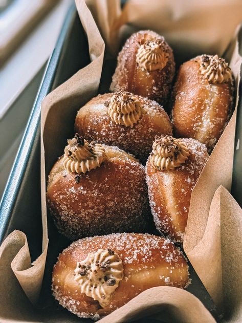 Brioche Donuts, Chocolate Brioche, Chocolate Creme, Cake Easy, Homemade Donuts, Doughnut Recipe, Delicious Donuts, Pastry Cream, Angel Food Cake