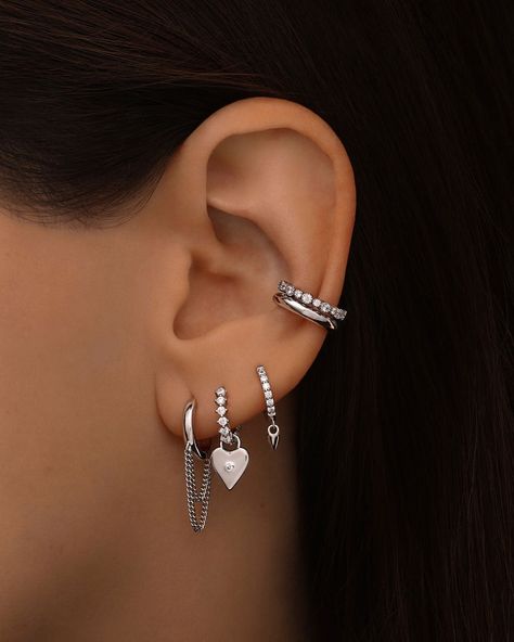 Ear Piercings 3 Holes, Ear Art, Ear Party, Ear Cuffs, Piercing Tattoo, Jewelry Inspo, Pretty Jewellery, Piercing Jewelry, Tattoos And Piercings