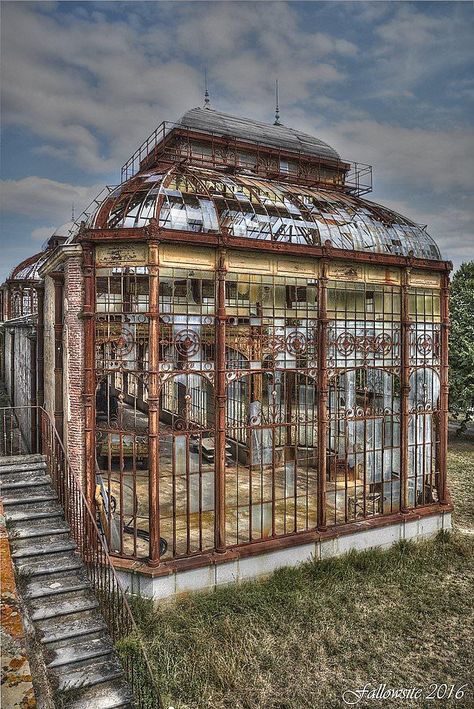 Abandoned 19th century Greenhouse, France. - Album on Imgur Abandoned Greenhouse, Abandoned Mansion For Sale, Wet Kitchen, Victorian Greenhouses, Abandoned House, Mansions For Sale, Abandoned Mansions, Mansion Interior, Abandoned Buildings