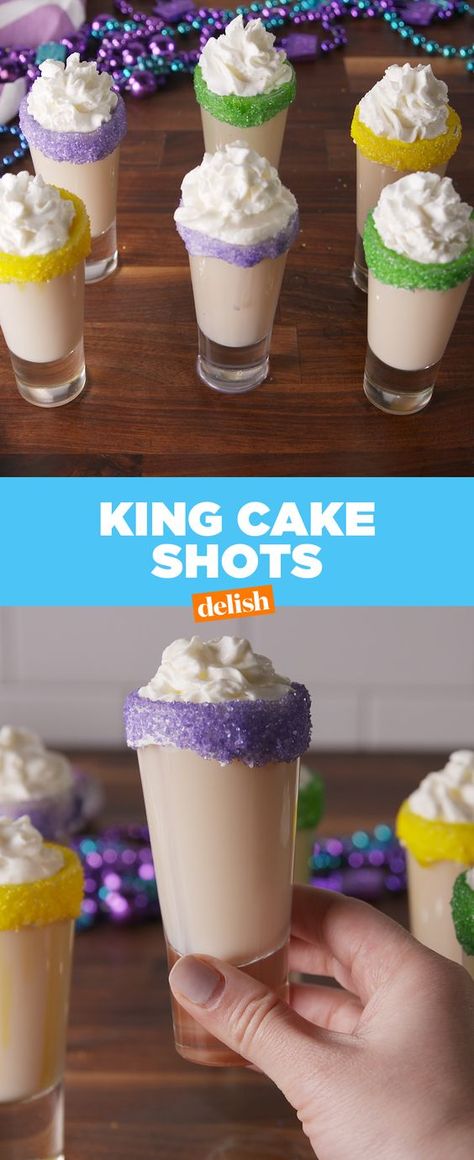 Cake Shots Alcohol, Mardi Gras Cocktails, Mardi Gras Drinks, King Cake Bites, Alcohol Shots, King Cake Recipe Easy, Rumchata Recipes, New Orleans King Cake, Christmas Drinks Alcohol Recipes