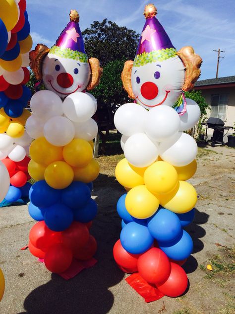 Circus Theme Balloon Arch, Circus Ideas Decoration, Carnival Themed Balloon Arch, Carnival Balloon Columns, Circus Decorations Party, Clown Party Decorations, Carnaval Theme Party, Clown Theme Party, Clown Birthday Party Ideas