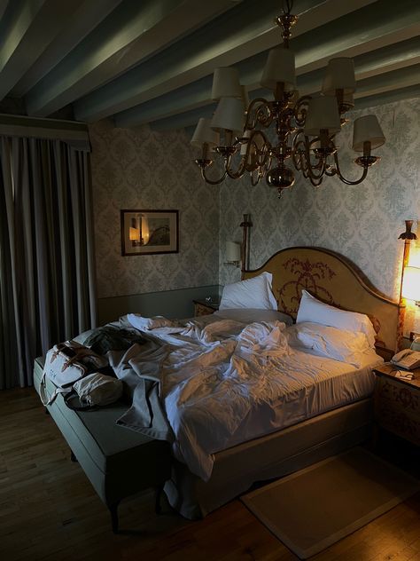 Draco Malfoy Room Aesthetic, Harry Potter Bedroom Aesthetic, Mafia Italy, Wattpad Men, Phoenix Aesthetic, French Manor, Malfoy Aesthetic, Bedroom Aesthetics, Neville Longbottom