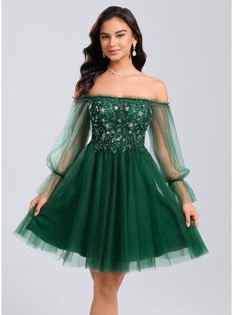 Princess Sleeves Dress, Green Homecoming Dresses Sleeves, Short Green Formal Dress, Emerald Green Dress Short Long Sleeve, Enchanted Forest Theme Dress Short, Teal Formal Dress Short, Damas Outfits Quinceanera Green, 1920s Hoco Dress, Emerald Green Dresses Short