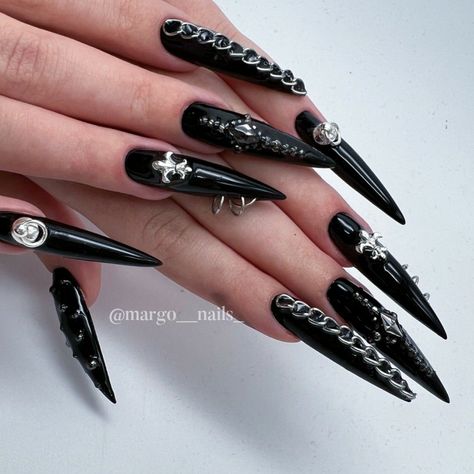 Glam Goth Acrylic Nails, Black Nails With Chain, Pierced Acrylic Nails, Black Chain Nails, Goth Nails With Charms, Nails With Piercing Charms, Goth Prom Nails, Glam Goth Nails, Goth Glam Nails