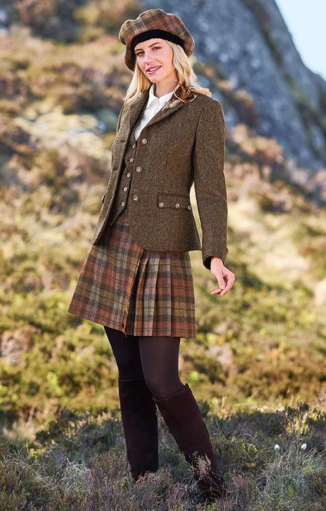 Tweed Skirts, Winter Skirts, Skirts Summer, Best Winter Outfits, Winter Skirt, Crew Clothing, Ladies Short, Midi Skirts, Harris Tweed