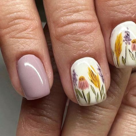 Winery Nails, Wildflower Nails Wedding, Wildflower Nail Designs, Wildflower Nail Art, Purple Flower Nails Short, Nail Art Wild Flowers, Wildflower Nails, Wild Flower Nails, Purple Flower Nails