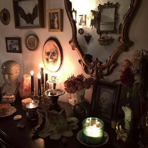 Halloween Bedroom Aesthetic, Apartment Dark, Good At Goodbyes, Witch Bedrooms, Aesthetic Home Decor Ideas, Goth Bedroom, Witchy Room, Witchy Home, Gothic Room