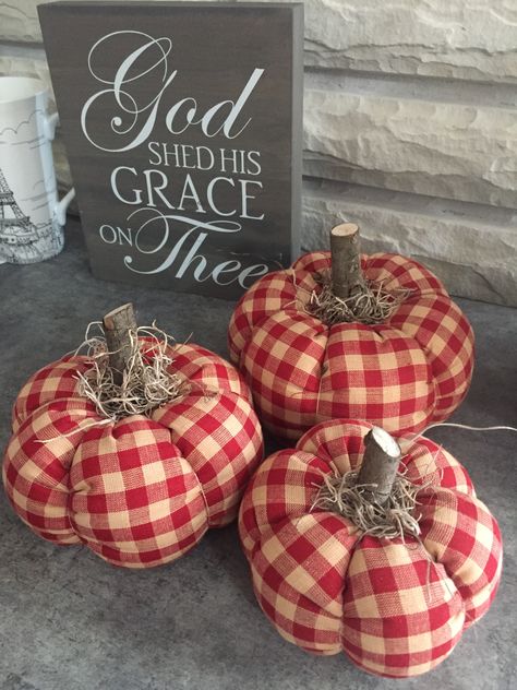 My handmade pumpkins Fall Pumpkin Crafts, Fall Deco, Autumn Crafts, Fall Crafts Diy, Fall Projects, Fabric Pumpkins, Fabric Christmas Ornaments, Pumpkin Crafts, Thanksgiving Crafts