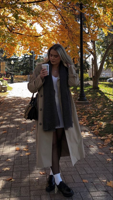 Trench Coat And Loafers Outfit, Scarf With Trench Coat, Trench Coat And Scarf Outfit, Trench Coat Scarf Outfit, Mid Length Trench Coat Outfit, Zara Trench Coat Outfit, Trench Coat And Scarf, Trench Coat With Scarf, Trench Coat Scarf