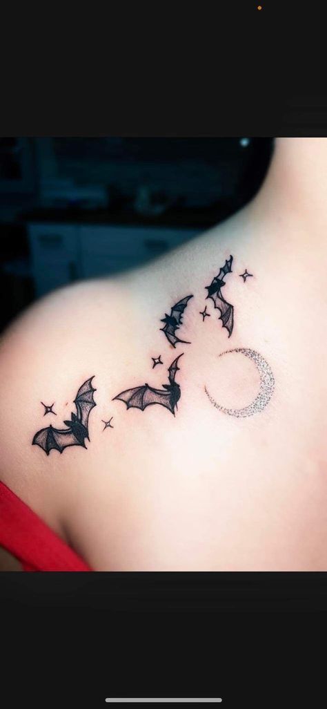 Female Halloween Tattoos, Halloween Collar Bone Tattoo, Spooky Chest Tattoo Female, Small Bat Tattoo Ideas, Small Chest Tattoo, Small Halloween Tattoos, Fest Smink, Bat Tattoos, Tattoo Concepts