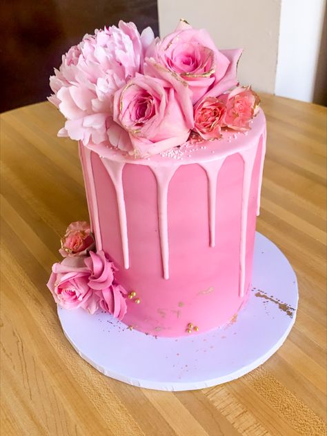 Pink Ombre Cake topped with fresh pink roses. Cake is decorated with edible gold splatter, fresh flowers, and pink chocolate ganache drip. This lovely cake is perfect for a birthday celebration, bridal shower, and Mothers day. #pinkombrecake #birthdaycake #beautifulcakes #flowercakeeasy #cakedecoratingflower #easyflowercake #floweroncake #flowercaketoppers #buttercream #bestcake #babyshowercake #pinkcake #floralcake Pink Cakes With Flowers, All Pink Cake Birthday, Hot Pink Drip Cake, Fresh Rose Cake, Pink Roses Birthday Cake, All Pink Cake, Cute Pink Cakes Birthdays, Pink Birthday Cake With Flowers, Cake With Roses On Top