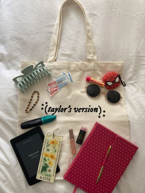 Taylor Swift Summer Style, Taylor Swift Altoids Wallet, Taylor Swift Inspired Tote Bag, Taylor Swift Gift Bags, Taylor Swift Totes, Taylor Swift Inspired Gifts Diy, Taylor Swift Punch Needle, Gifts For A Swiftie, Gift Ideas For Swifties