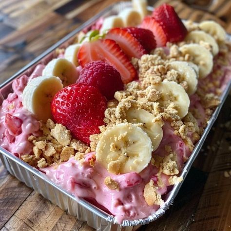 Strawberry Cheesecake Banana Pudding Strawberry Shortcake Banana Pudding, Strawberry Cheesecake Banana Pudding, Cheesecake Banana Pudding, Strawberry Banana Pudding Recipe, Strawberry Banana Pudding, Cheesecake Banana, Comforting Hug, Fruit Toppings, Wafer Cookies