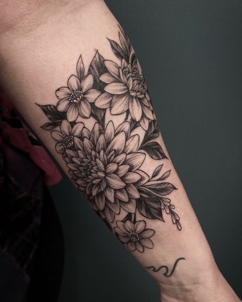 Black Dahlia Tattoo, Dahlia Flower Tattoos, Hand Tattoo Images, Dahlia Tattoo, Tattoo Black And White, Chrysanthemum Tattoo, Beautiful Flower Tattoos, C Tattoo, Black Dahlia