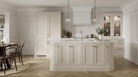 Bridgemere Linen Kitchen | Fitted Kitchens | Kitchens | Howdens Howdens Linen Kitchen, Howdens Shaker Kitchen, Cream Kitchen Ideas, Modern Shaker Kitchen, Brass Kitchen Hardware, Cottage House Interior, Old Farmhouse Kitchen, Howdens Kitchens, Extension Inspiration