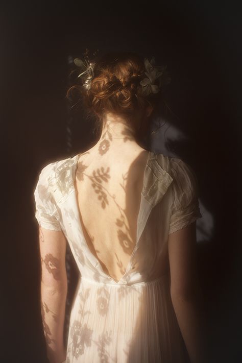 Vivienne Mok #delicate #poetic #photo Romantic Academia, Flowers In Her Hair, Ethereal Aesthetic, Fotografi Vintage, Gold Aesthetic, Princess Aesthetic, + Core + Aesthetic, Light Academia, Fotografi Potret