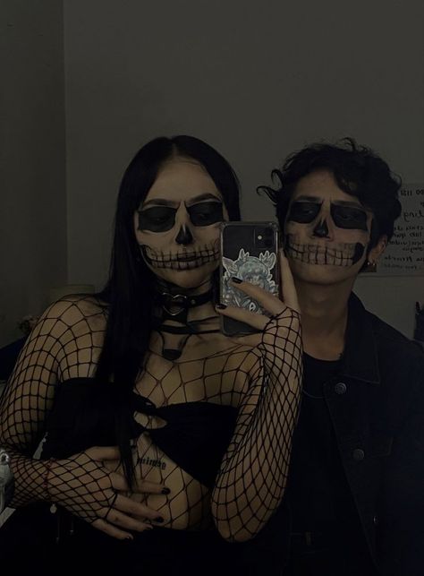 Disfarces Halloween, Cute Couples Costumes, Halloween Parejas, Costumes For Couples, Skeleton Halloween Costume, Duo Costumes, Skeleton Makeup, Couples Halloween Outfits, Couple Costumes