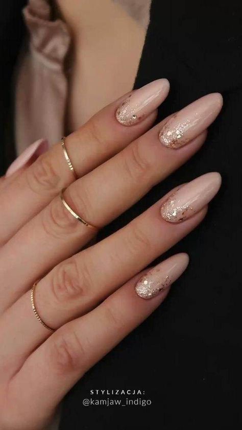 Neutral Design Nails, Summer Nude Nails, Nude And White Nails, Nude Nail Ideas, Birthday Nail Art, Shades Of Nude, Birthday Nail Designs, Glitter Gel Nail Polish, Elegant Nail Designs