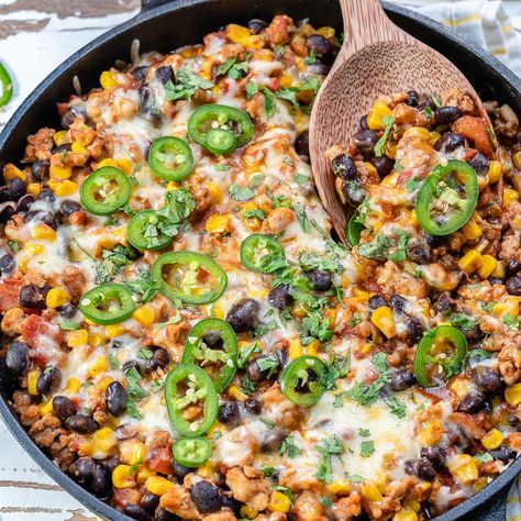 20 Minute Mexican-Style Casserole is the Perfect Weeknight Dinner Idea! | Clean Food Crush Ideas Para La Cena, Clean Food Crush, Food Crush, Paleo Dinner, Clean Food, One Pan Meals, Dinner Idea, Clean Recipes, Turkey Recipes